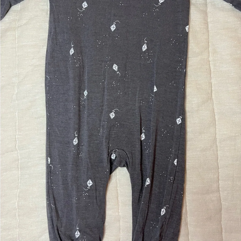 Modern Moments by Gerber Super Soft Gray Kite Print Footie Size 6-9 Months